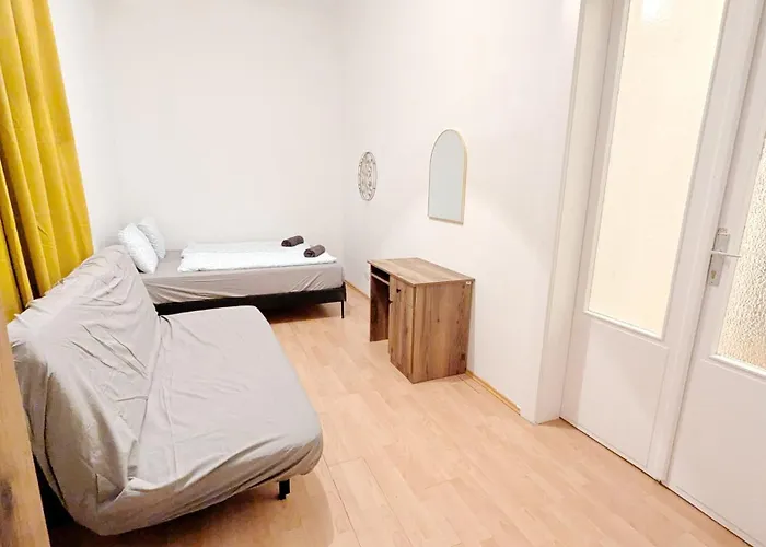 Privatunterkunft Spacious - 15 Min From Airport & Center, 5 Min From Main-bus Station Ez 12