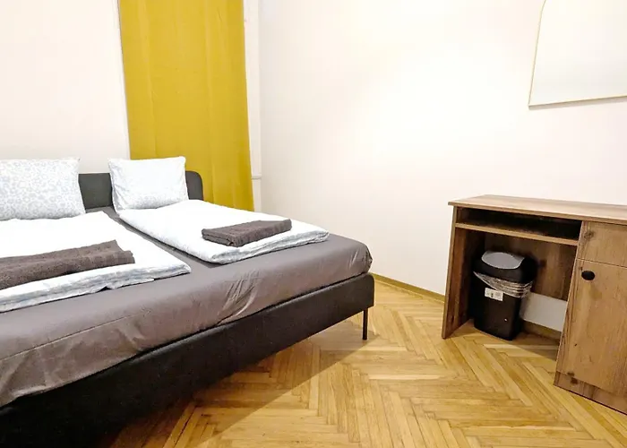 Privatunterkunft Spacious - 15 Min From Airport & Center, 5 Min From Main-bus Station Ez 12 *