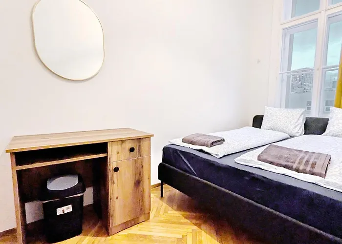 Spacious - 15 Min From Airport & Center, 5 Min From Main-bus Station Ez 12