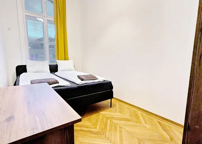 Privatunterkunft Spacious - 15 Min From Airport & Center, 5 Min From Main-bus Station Ez 12 *