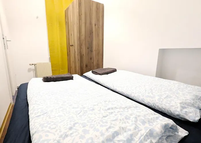 Privatunterkunft Spacious - 15 Min From Airport & Center, 5 Min From Main-bus Station Ez 12